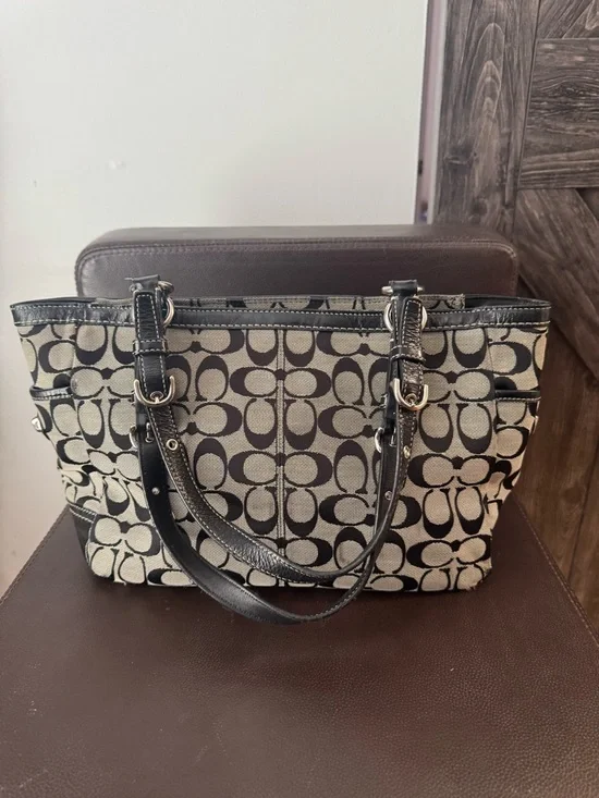 Coach East West Gallery signature - Picture 4 of 5